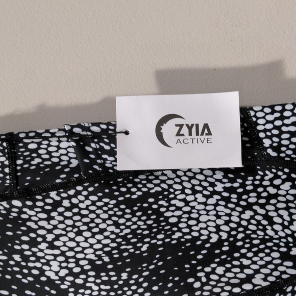 ZYIA NWT Womens Black Viper Pocket Light n Tight Hi-Rise 7/8 Leggings 24" Size 0 - Picture 6 of 11